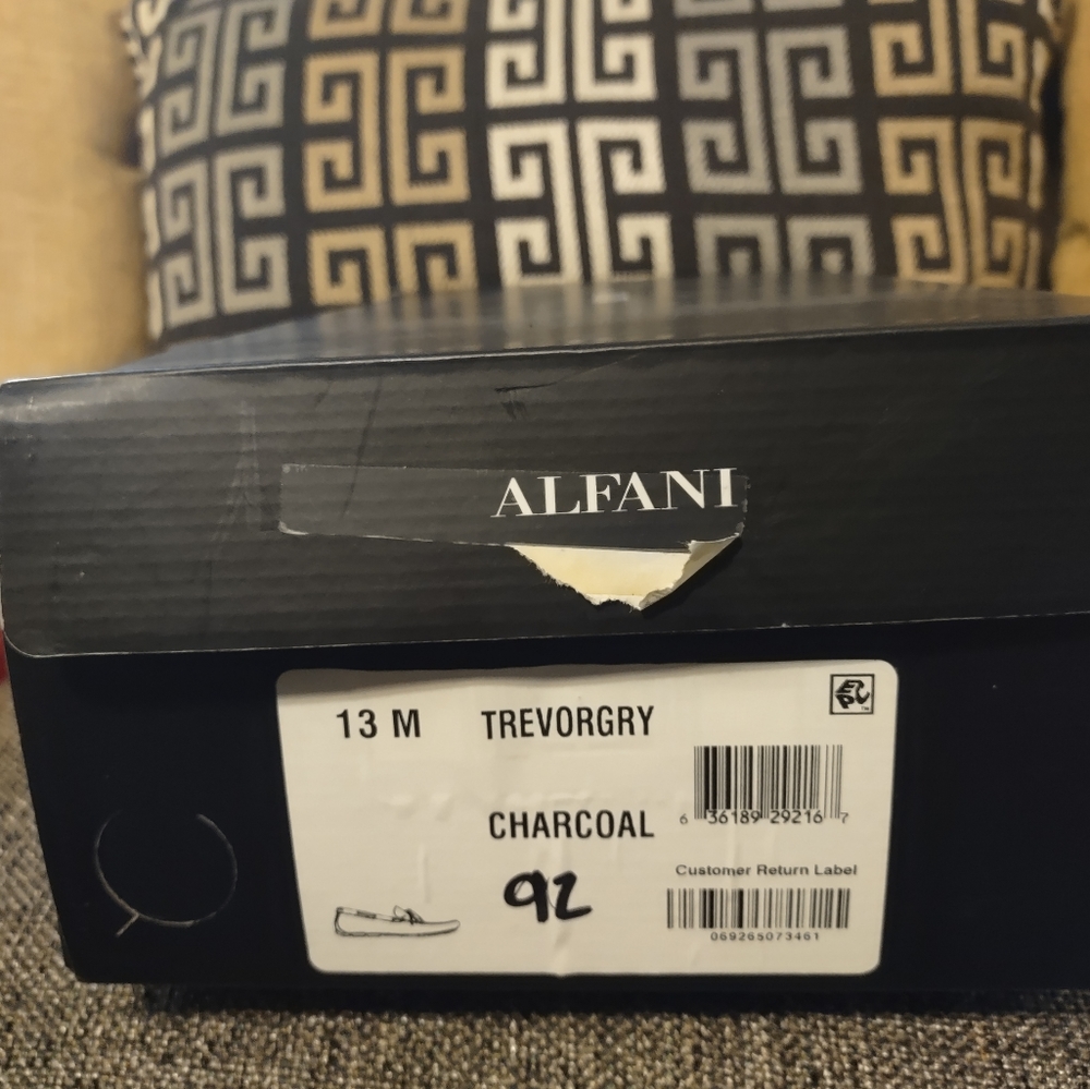 New Shoes - Picture 5 of 6
